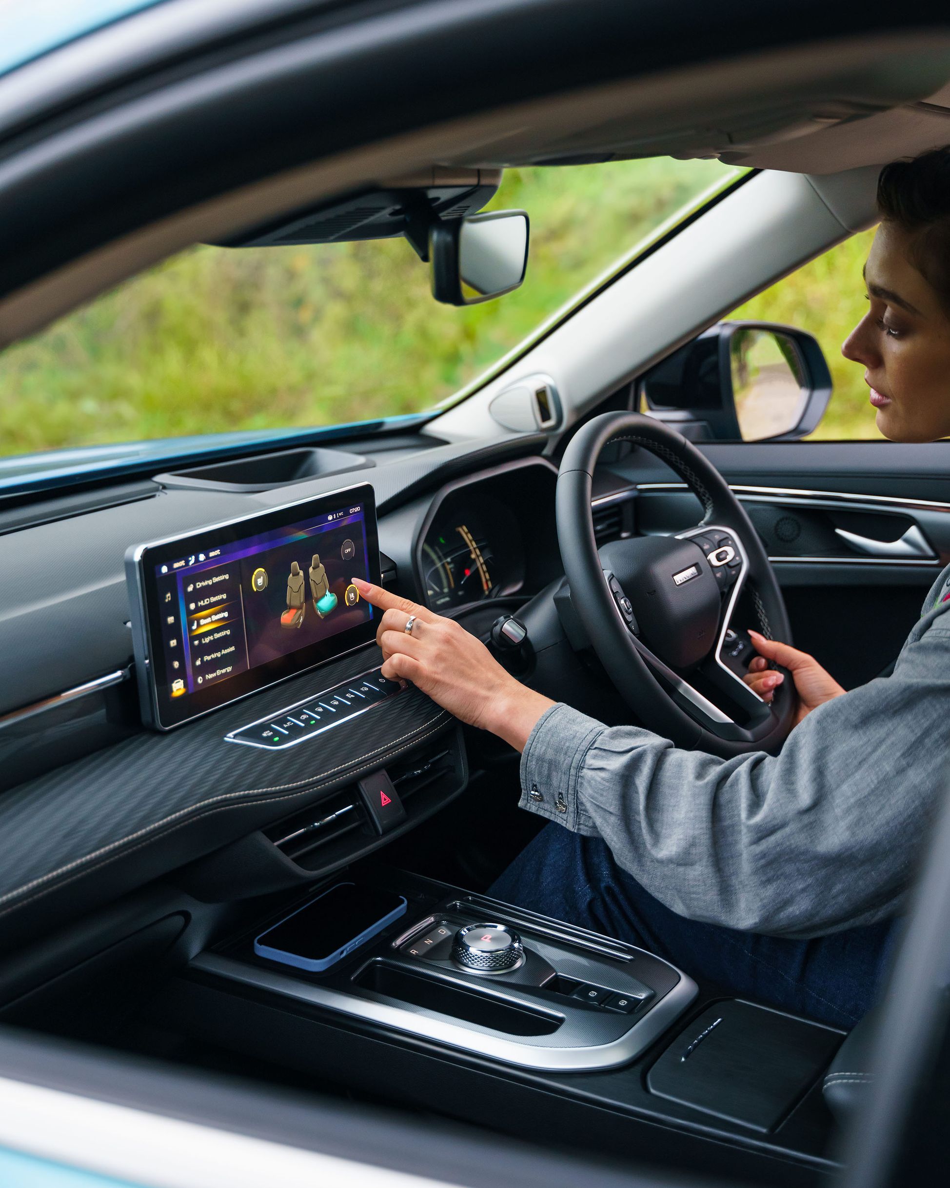 The driver of GWM's small SUV, GWM Haval Jolion Hybrid, using the heated and ventilated seats on the infotainment screen