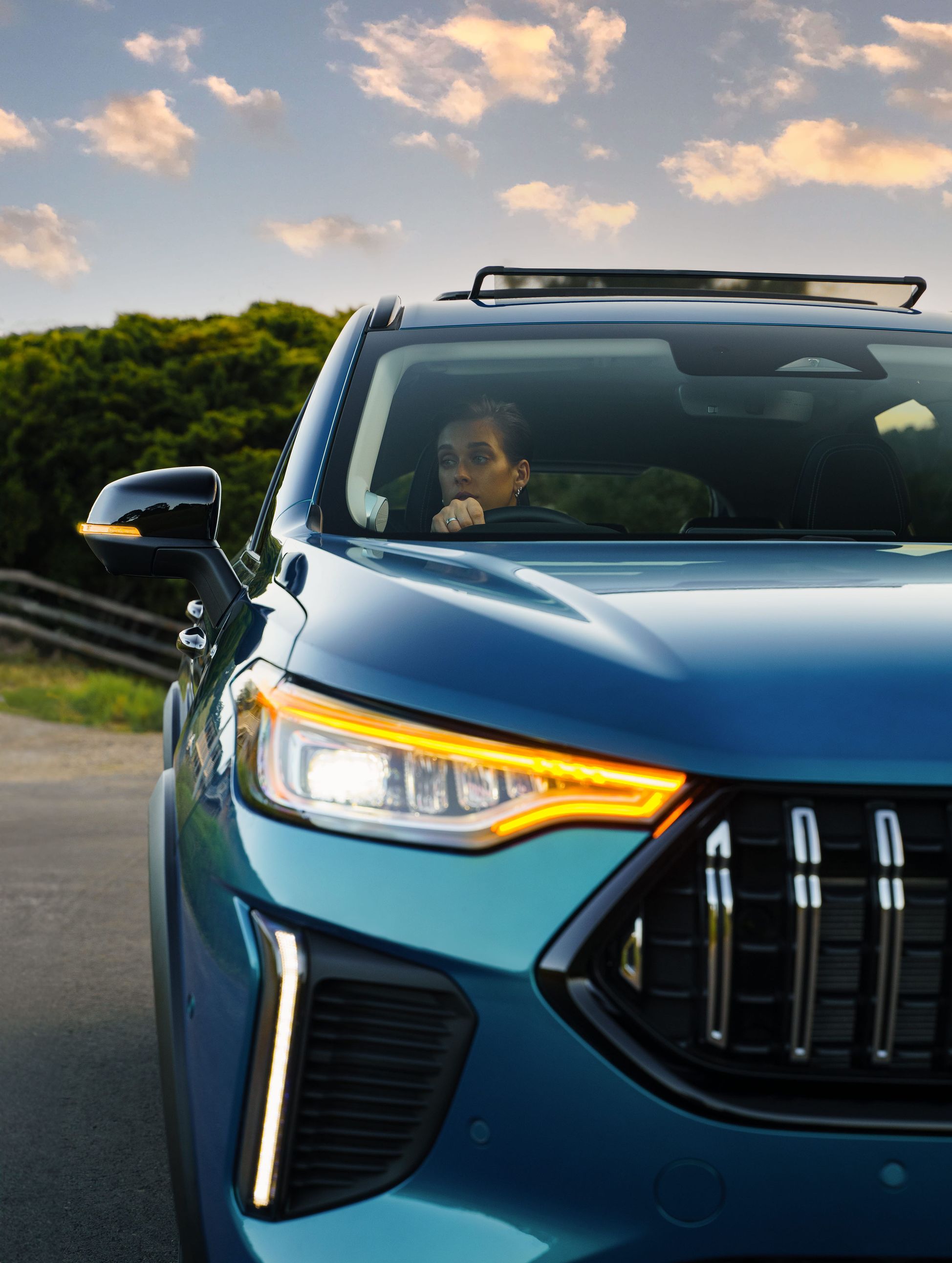 Close up of the indicator in action from GWM's compact SUV - Aurora Green GWM Haval Jolion Hybrid.